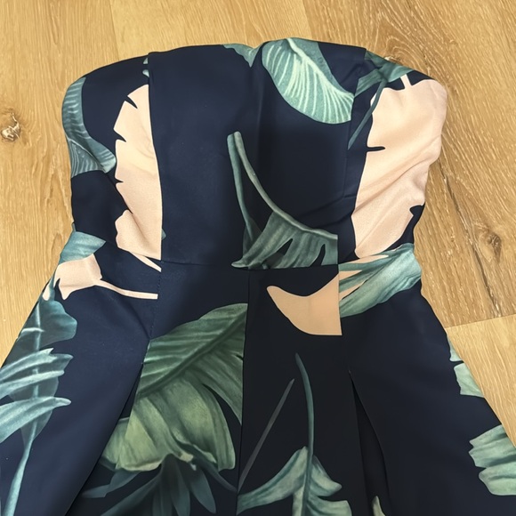 Strapless palm print jump suit - Picture 2 of 4